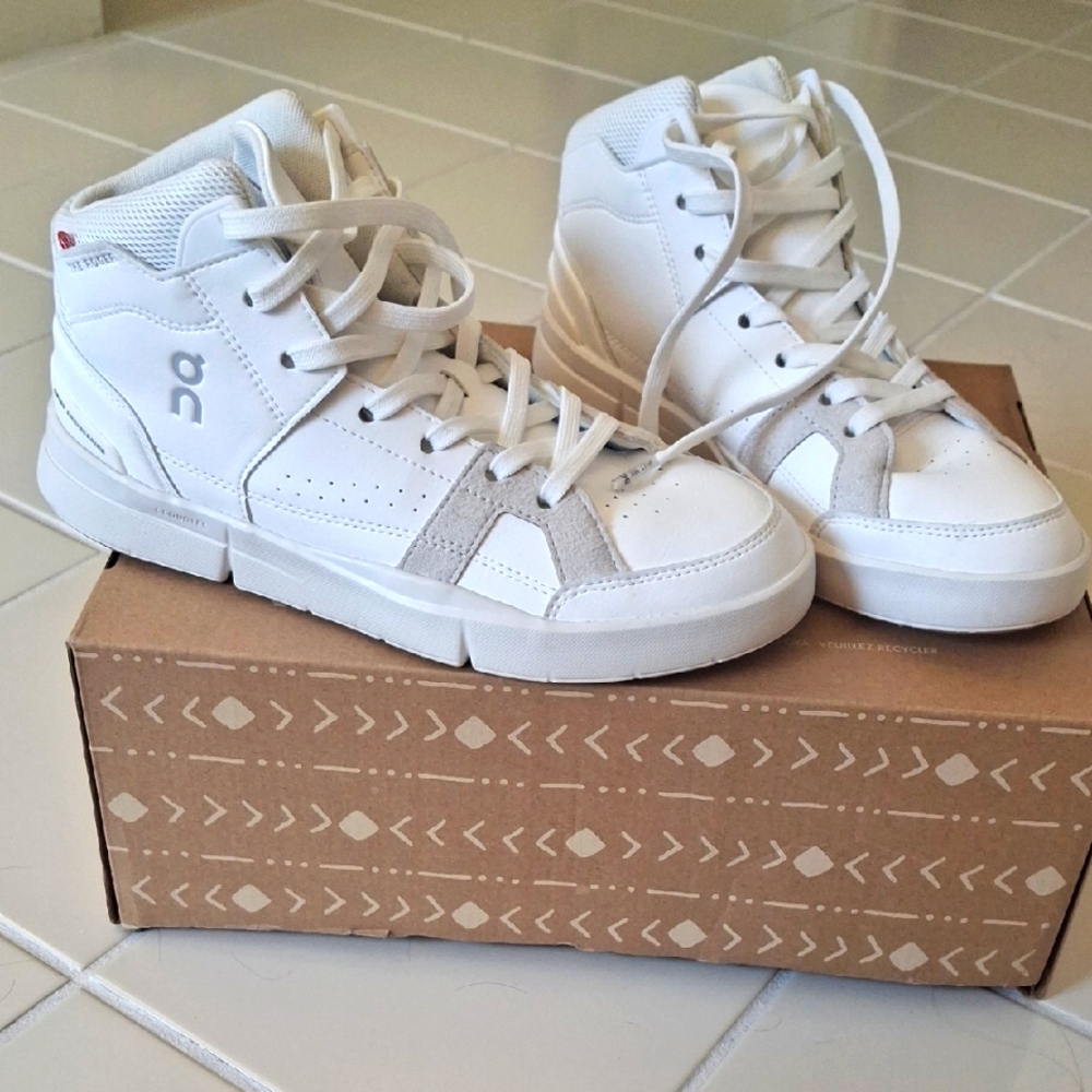 Like New! On The Roger Sneakers